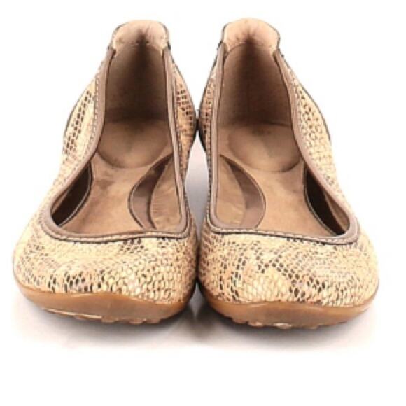 Giani Bernini Tan & Grey Snake Print Leather Flats - Picture 2 of 8